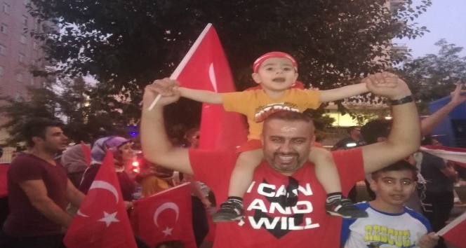 Mardin’de ’teröre lanet, analara destek’ yürüyüşü