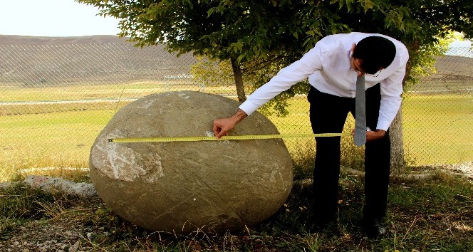 Erzurum’da Moğollardan kalma 2 ton ağırlığında mancınık güllesi bulundu