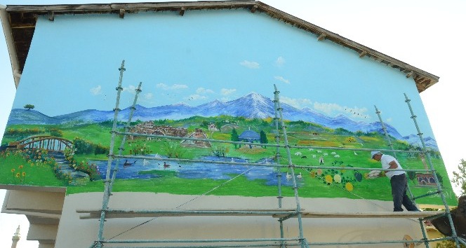 Günyüzü’nün tarihi mekanları otel duvarına resmedildi