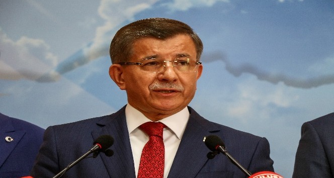 Ahmet Davutoğlu, AK Parti’den istifasını açıkladı, yeni siyasi parti sinyali verdi