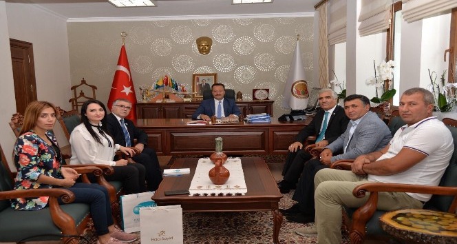 Dünya Ahıska Türkleri Birliğinden Vali Şentürk’e ziyaret