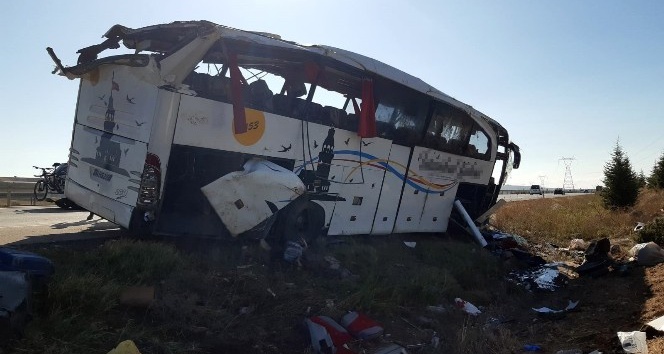 Afyonkarahisar’da otobüs devrildi: 1 ölü, 40 yaralı