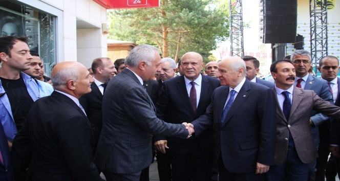 MHP lideri Bahçeli Bayburt Belediyesini ziyaret etti