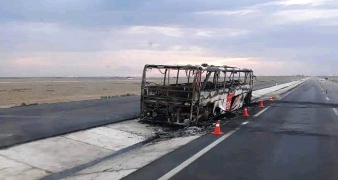Aksaray’da yolcu otobüsü yanarak kül oldu