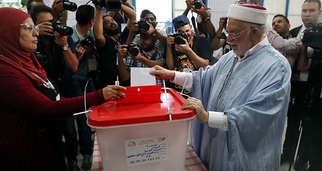 Tunus’ta halk cumhurbaşkanı seçimi için sandık başında