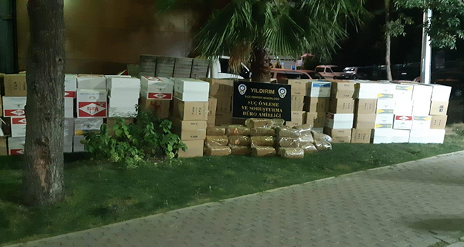 Gazete kaplı camdan şüphelenen polis 240 kilo kaçak tütün yakaladı