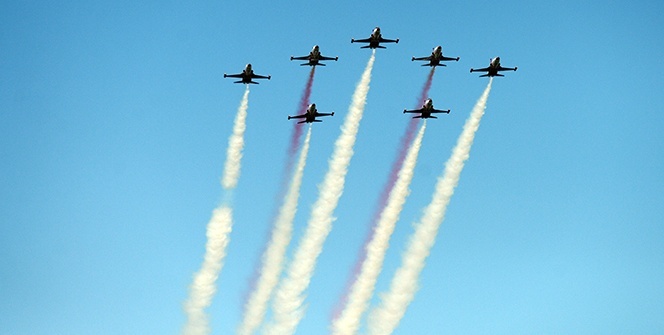 Türk Yıldızları TEKNOFEST öncesi İstanbul Boğazı’nda