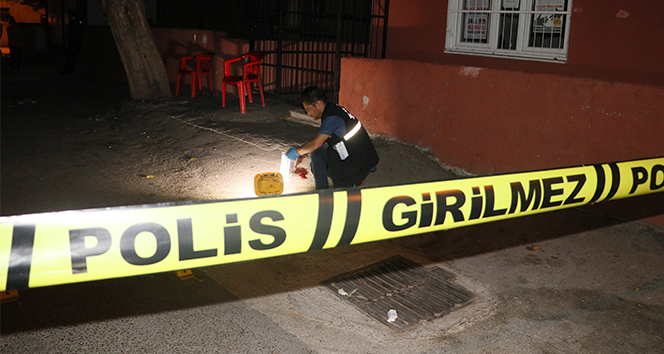 Adana&#039;da sokak ortasında silahlı kavga: 1 ölü