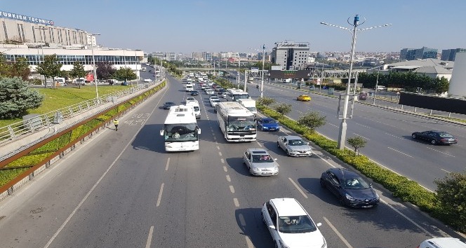 TEKNOFEST nedeniyle Atatürk Havalimanı çevresinde trafik yoğunluğu oluştu