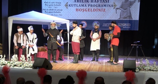 800 yıllık ahilik geleneğini tiyatro oyunu ile canlandırıldı