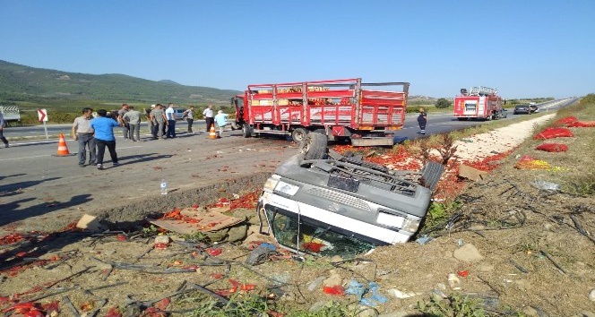 Bilecik’te kamyon ile kamyonet çarpıştı: 3 yaralı