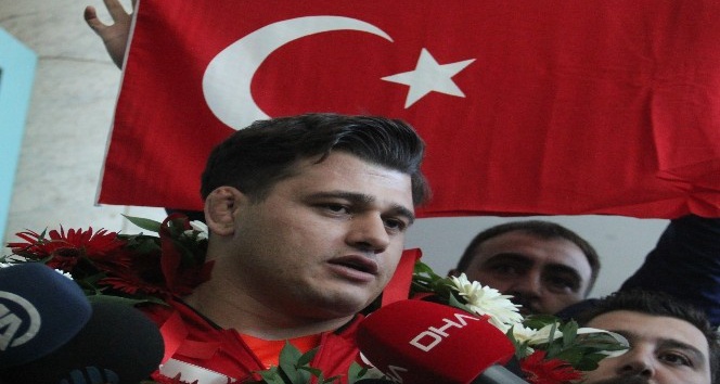 Rıza Kayaalp: "Umarım olimpiyat şampiyonu olmuş bir şekilde bu işi noktalarım"