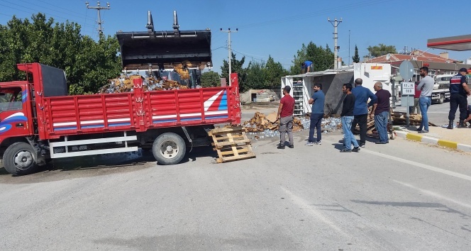 Konya’da su yüklü kamyonet devrildi: 2 yaralı