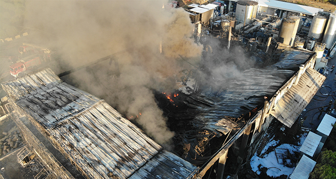 Tuzla’da yanan fabrikanın son durumu havadan görüntülendi