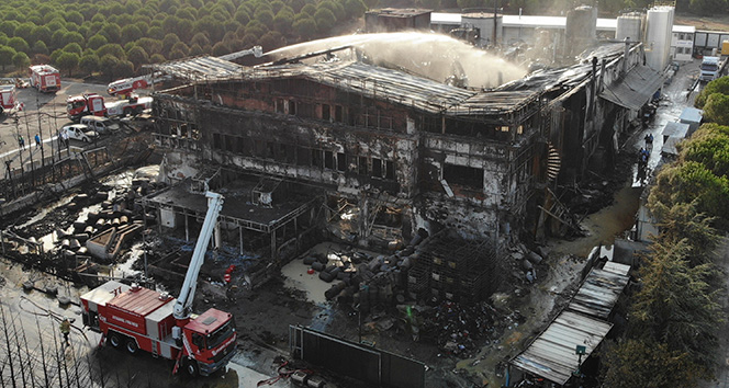 Tuzla&#039;da yanan fabrikadaki hasar havadan görüntülendi