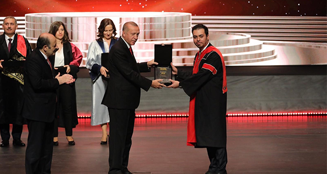 Cumhurbaşkanı Erdoğan’dan Dr. Öğr. Üyesi Erzurumlu'ya üstün başarı ödülü