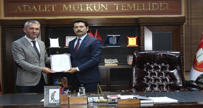 Ardahan Baro Başkanlığına Seçilen Osman Nuri Yıldız mazbatasını aldı