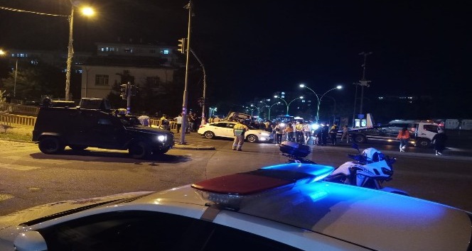 Diyarbakır’da sivil polis otosu kaza yaptı: 3’ü polis 5 yaralı