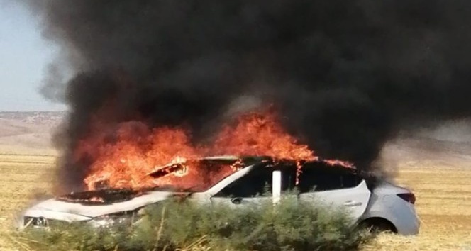 Kaza yapan otomobil alev aldı: 3 yaralı