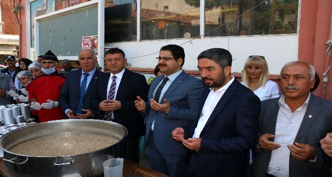 Hekimhan Belediyesi,3 bin kişiye aşure dağıttı