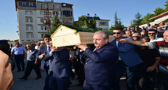 Nasuhi Güngör’ün babası son yolculuğuna uğurlandı