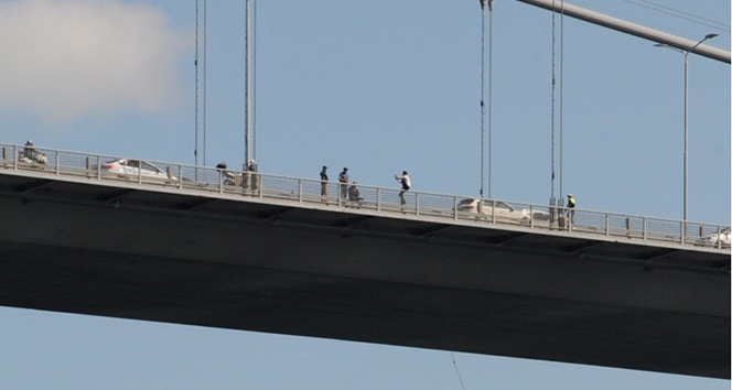 15 Temmuz Şehitler Köprüsü’ndeki intihar girişimi trafiği felç etti