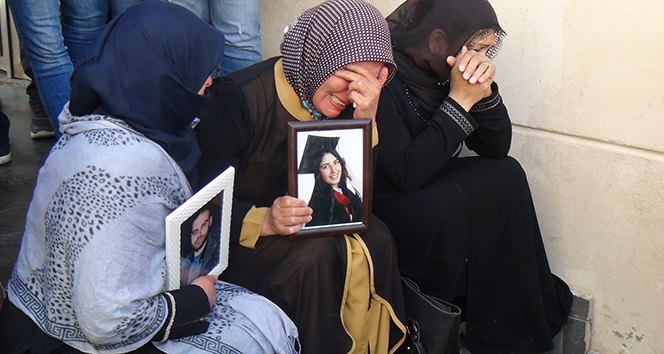 HDP&#039;liler ile parti binası önünde eylem yapan aileler arasında gerginlik