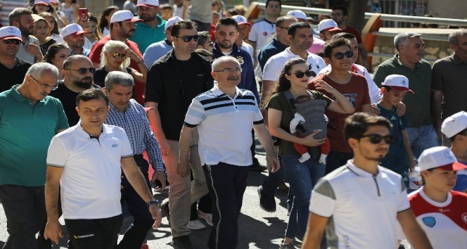 Mardin’de vatandaşlar sağlık için yürüdü