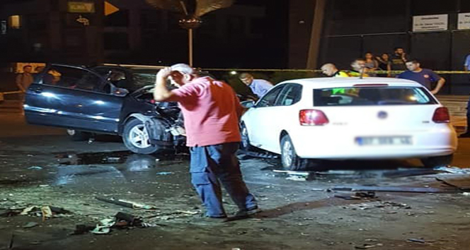 Antalya&#039;da feci kaza: 2 ölü, 6 yaralı