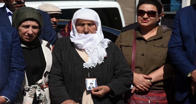 Bitlis’ten Diyarbakır’daki annelere destek