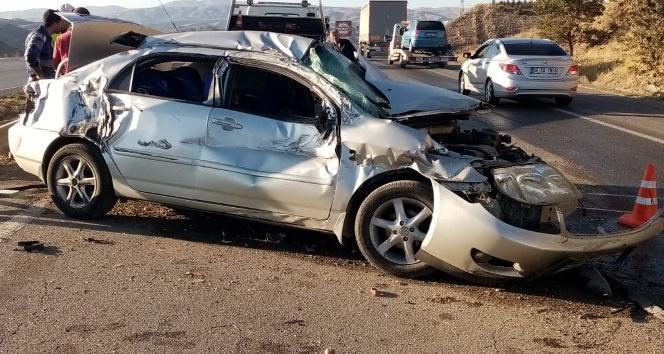 Kırıkkale’de 1 kamyon ve 2 otomobil çarpıştı: 3 yaralı