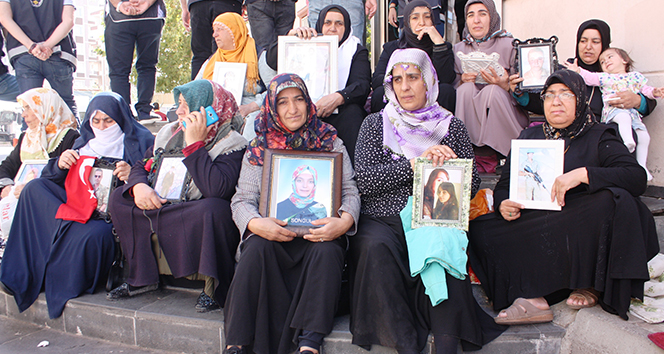 Annelerin HDP önündeki evlat nöbeti 22&#039;nci gününde
