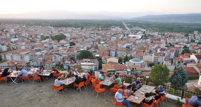 Karşıyaka seyir terasında sonbahar keyfi