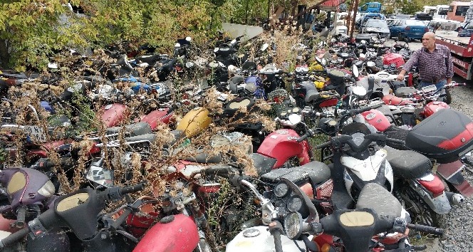 Yediemin otoparkları motosiklet mezarlığına döndü