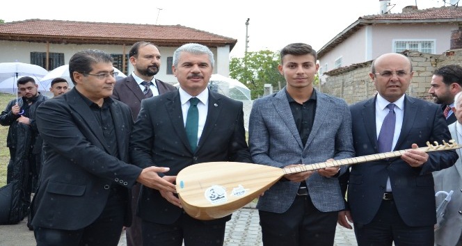 Neşet Ertaş’ın oğlu Hüseyin Ertaş: “Ne yaparsan yap, işini aşk ile yap”