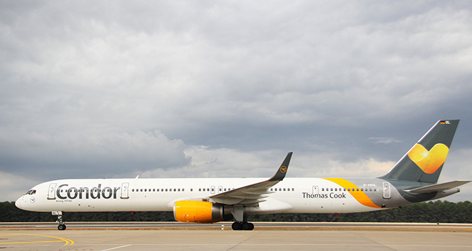 'Thomas Cook'a ait uçaklar Antalya Havalimanı'nda yolcu almaya başladı