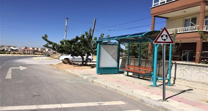 Karaman’da belediye otobüs durakları yenileniyor