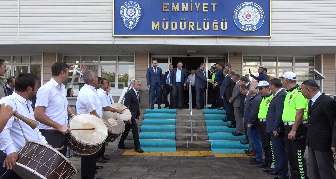 KOM Daire Başkanı Çorumlu’yu davul-zurnayla uğurladılar