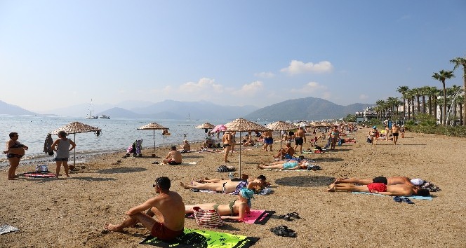 Marmaris sonbaharda yaz sezonunu yaşıyor