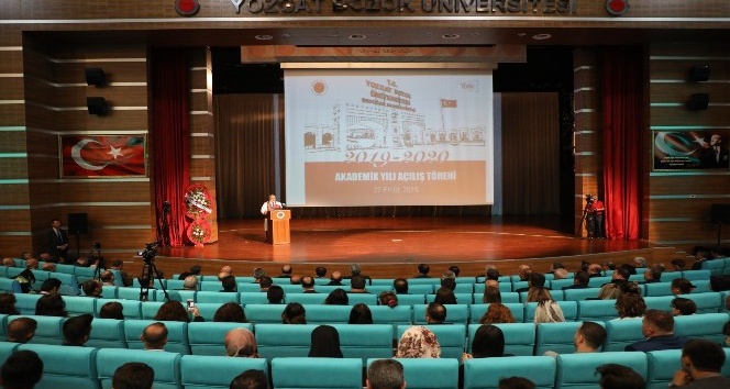 Akademik yılı açılışı düzenlenen törenle yapıldı