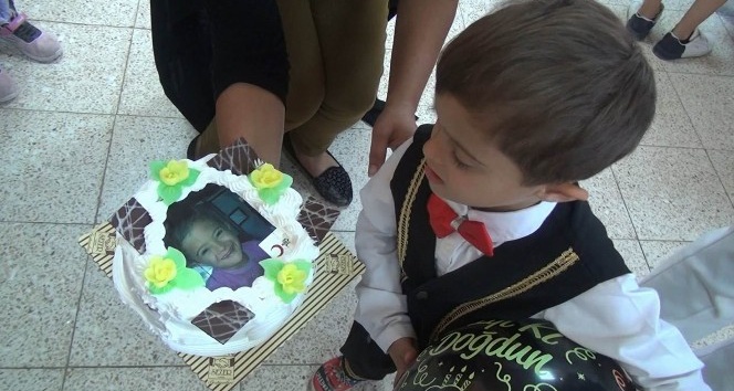 Down sendromlu Yusuf ilk kez doğum günü kutladı