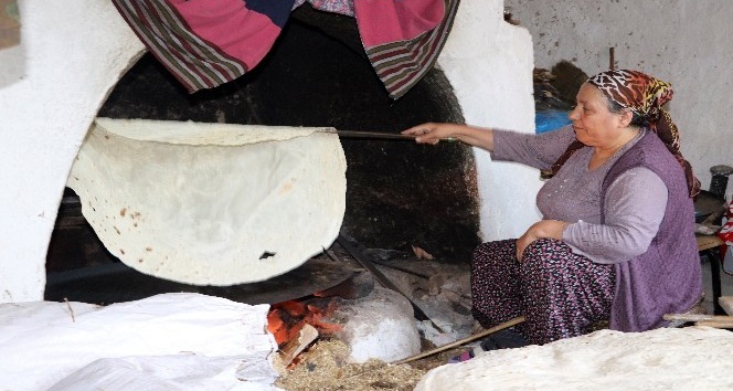 Yozgat’ta oklavalar kış sofraları için dönüyor