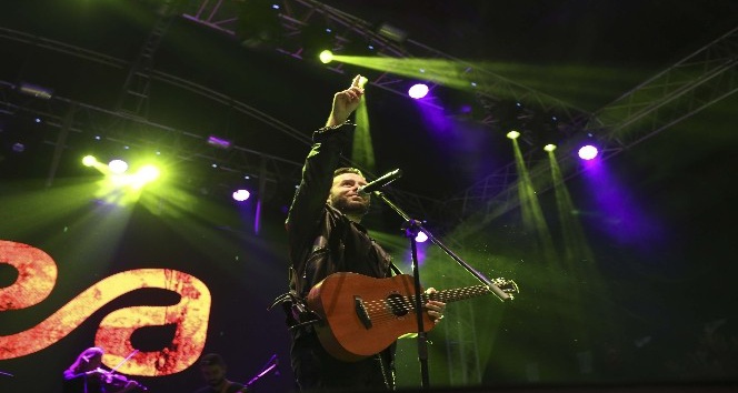 Üniversiteli gençler Emre Aydın ile coştu