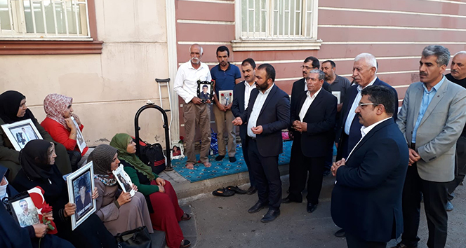 Bitlisli aşiret reisleri ve kanaat önderlerinden Diyarbakır annelerine ziyaret