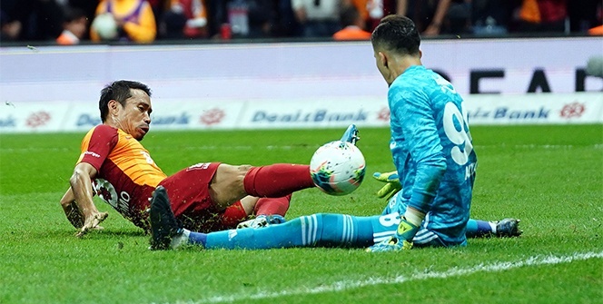 Dev derbide gok sesi çıkmadı ! İşte fotoğraflarla dev derbi