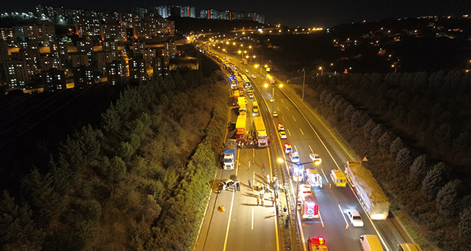 Kocaeli&#039;de trafik kazası: 3 ölü, 3 yaralı