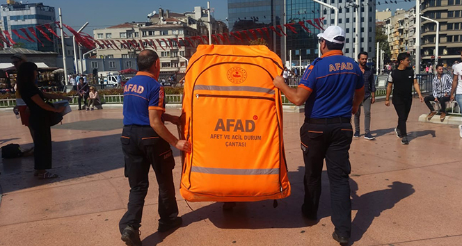 AFAD’dan Taksim’de deprem çantası farkındalığı