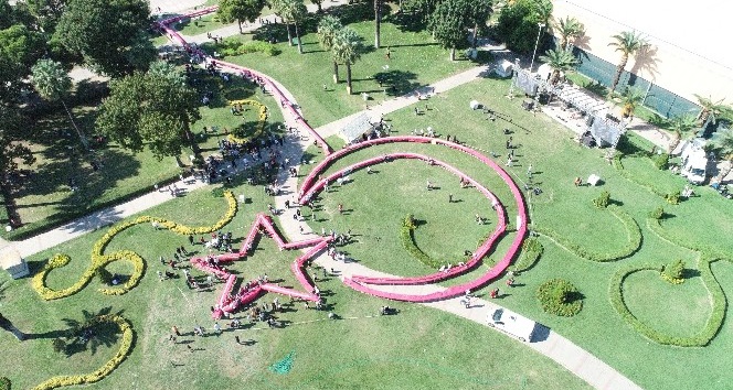 İzmir’de en büyük pasta rekoru