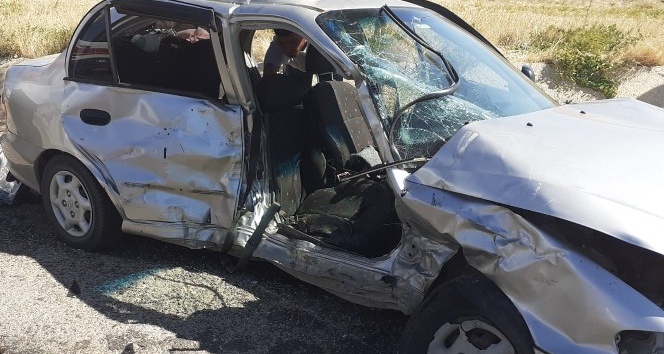 Kırıkkale’de iki otomobil çarpıştı: 1 ölü, 10 yaralı