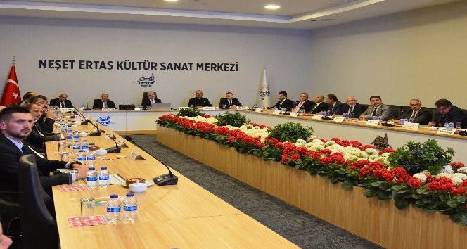 Vali Akın, "Bağımlılık yapan her madde ile tüm kurumlarımız ile topyekun mücadele içindeyiz"